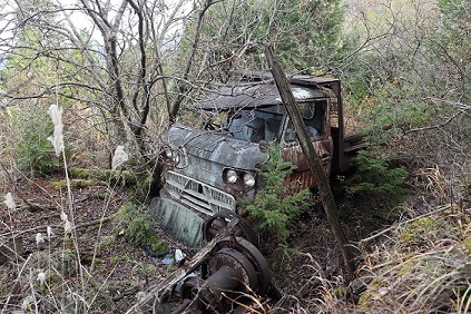 写真2-3-3　赤石鉱山跡に残されたトラック