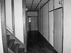 写真2-2-16　下宿屋の廊下