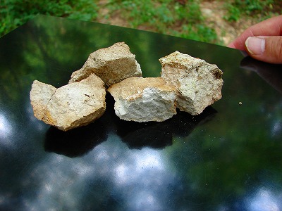 写真1-1-1　安別当の陶石