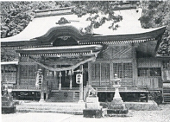 写真3-2-33　宇和町卯之町の三島神社拝殿